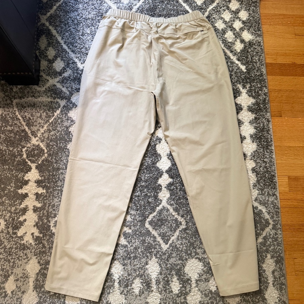 Lululemon Men’s Pants – Size Large (Khaki/Beige)